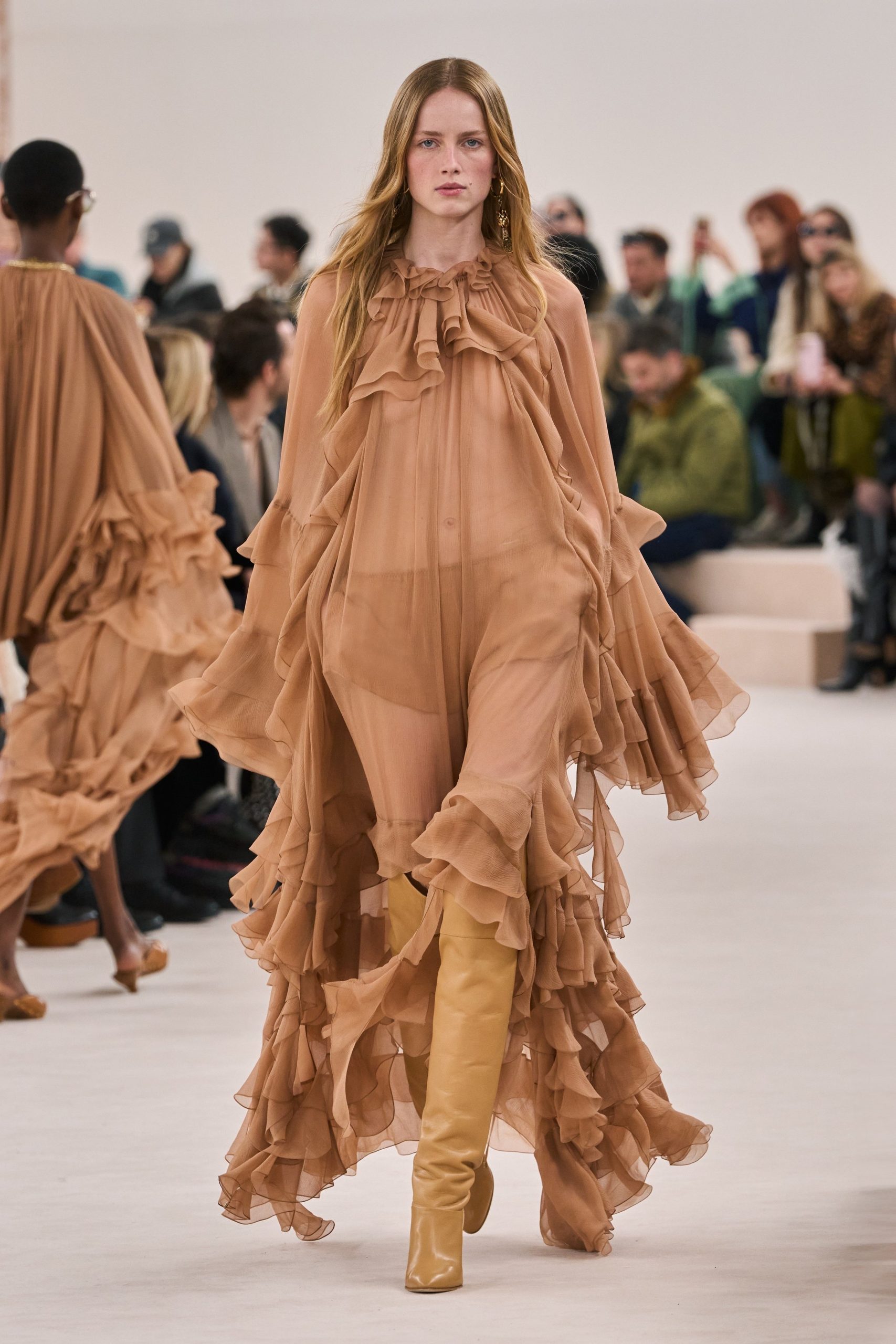 Outfit Bohemian Style Di Acara Paris Fashion Week 2024