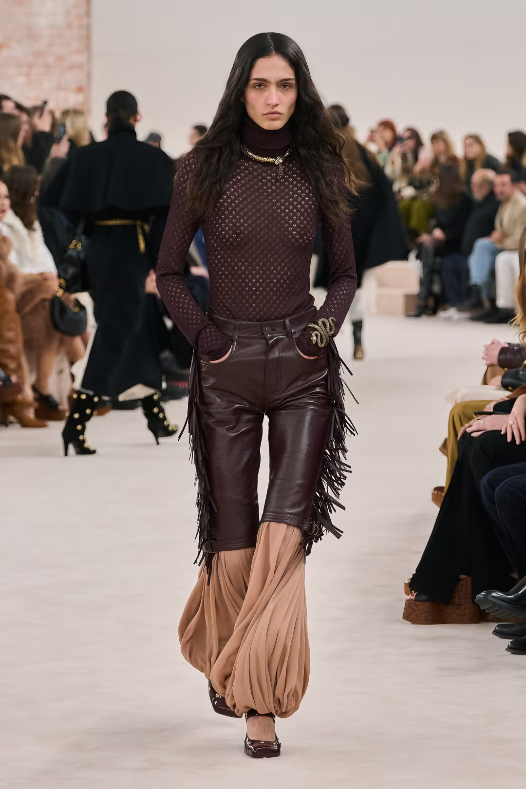 Outfit Bohemian Style Di Acara Paris Fashion Week 2024